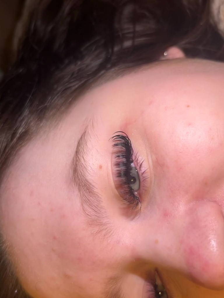 Hybrid Eyelash Extensions eye macro by Sophie McPartland